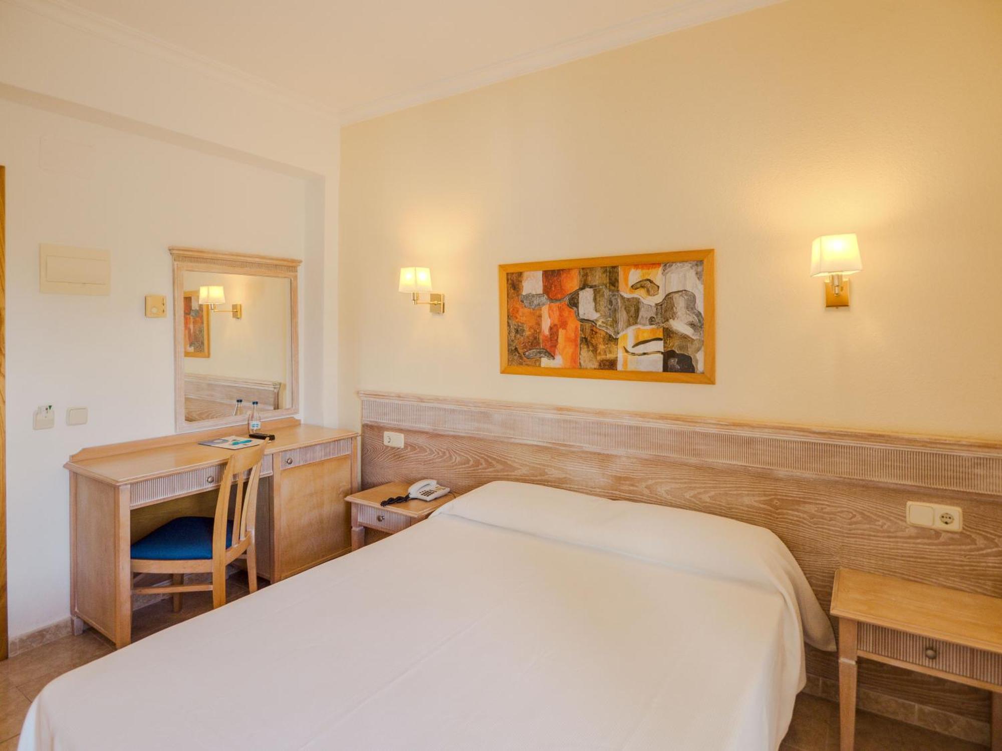 Hotel Santa Maria Playa Cala Millor  Exteriör bild
